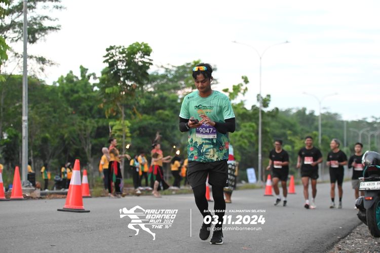 Race photo from Arutmin Borneo Run 2024
