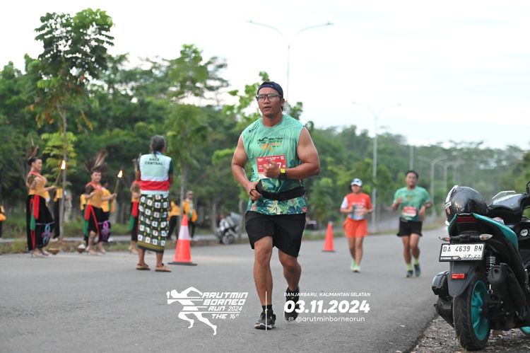 Race photo from Arutmin Borneo Run 2024