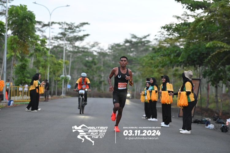 Race photo from Arutmin Borneo Run 2024