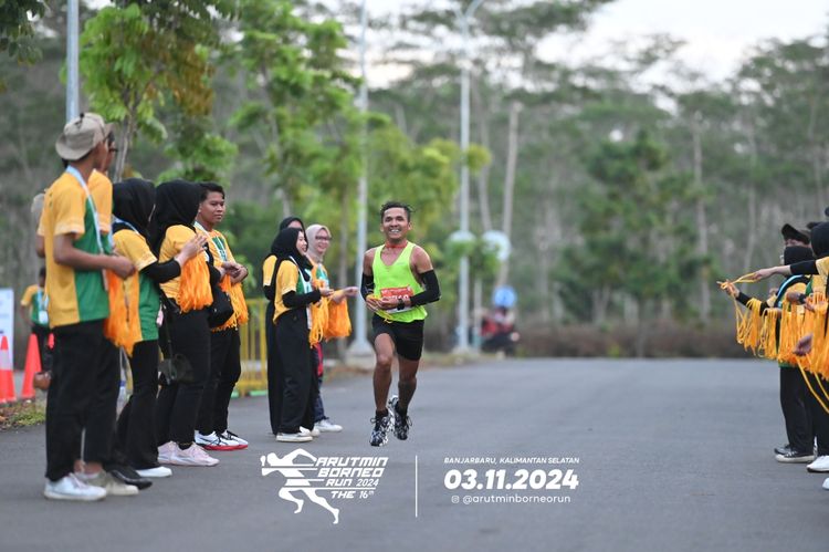 Race photo from Arutmin Borneo Run 2024