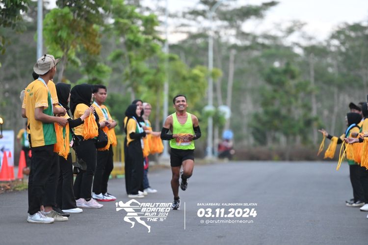Race photo from Arutmin Borneo Run 2024