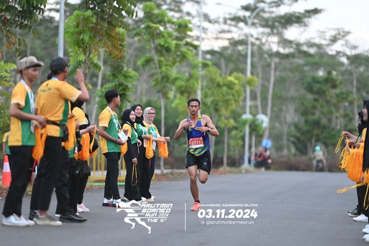 Race photo from Arutmin Borneo Run 2024