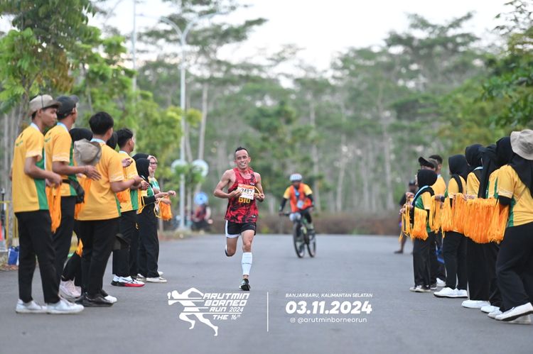 Race photo from Arutmin Borneo Run 2024