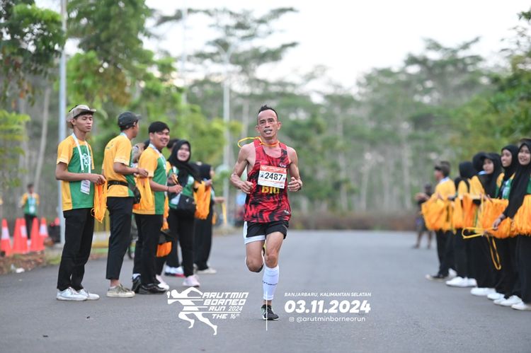 Race photo from Arutmin Borneo Run 2024