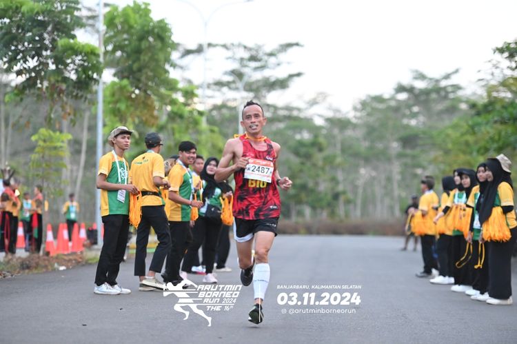 Race photo from Arutmin Borneo Run 2024