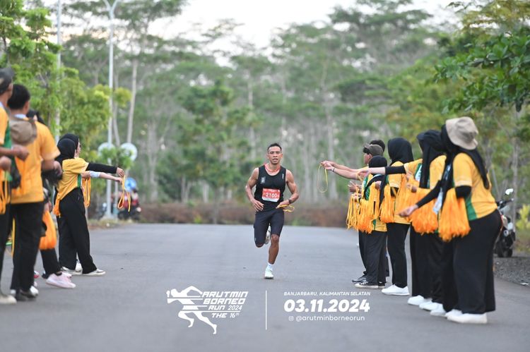 Race photo from Arutmin Borneo Run 2024