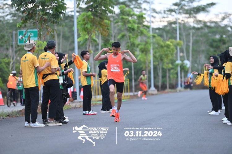 Race photo from Arutmin Borneo Run 2024