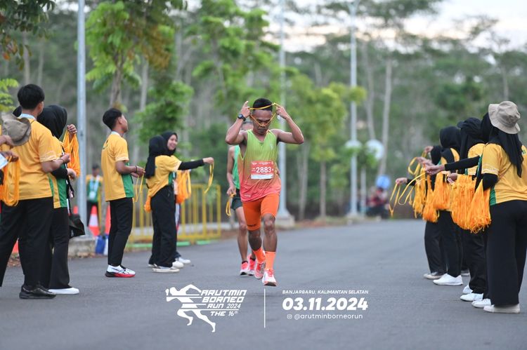 Race photo from Arutmin Borneo Run 2024
