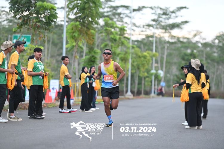 Race photo from Arutmin Borneo Run 2024