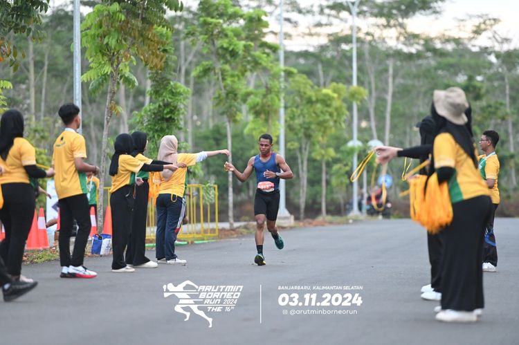 Race photo from Arutmin Borneo Run 2024