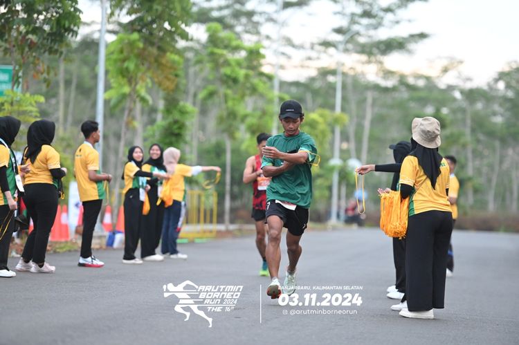 Race photo from Arutmin Borneo Run 2024