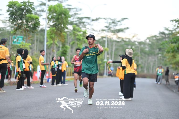 Race photo from Arutmin Borneo Run 2024