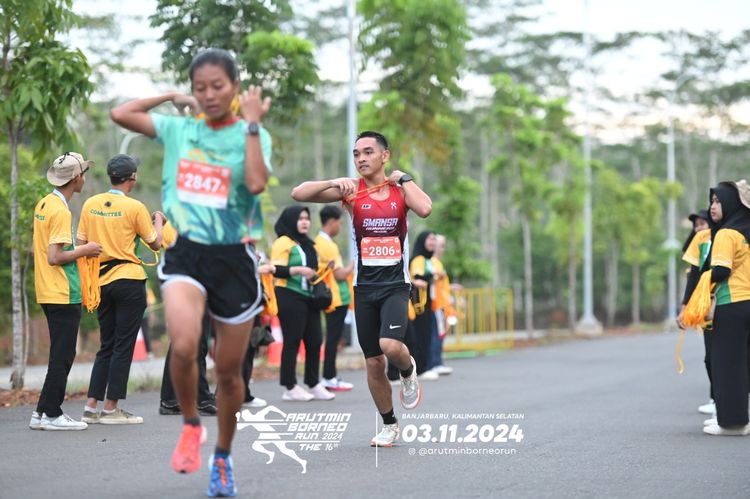 Race photo from Arutmin Borneo Run 2024