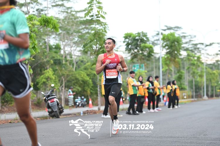 Race photo from Arutmin Borneo Run 2024