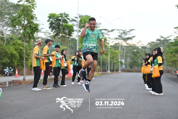 Race photo from Arutmin Borneo Run 2024
