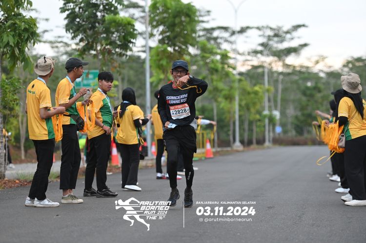 Race photo from Arutmin Borneo Run 2024