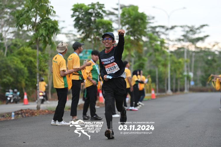 Race photo from Arutmin Borneo Run 2024