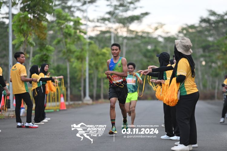 Race photo from Arutmin Borneo Run 2024