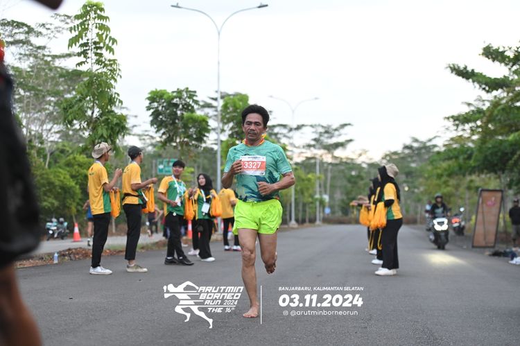 Race photo from Arutmin Borneo Run 2024