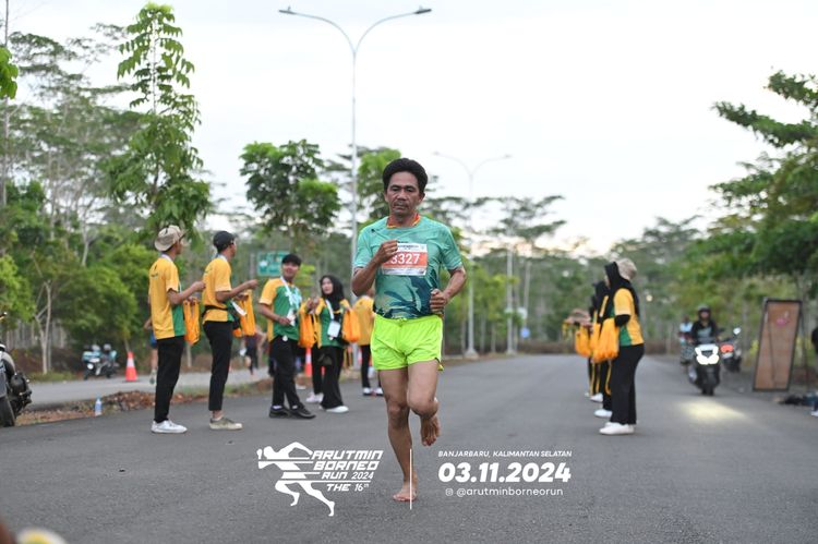 Race photo from Arutmin Borneo Run 2024