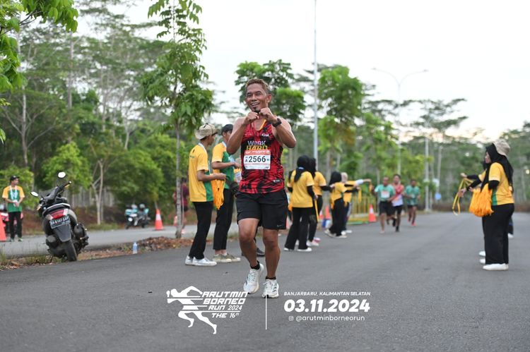 Race photo from Arutmin Borneo Run 2024
