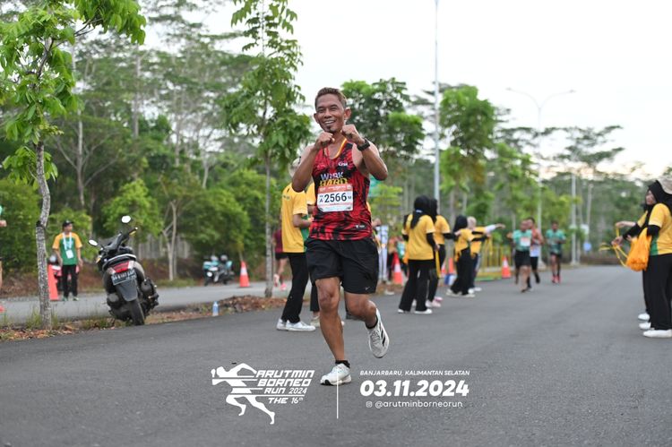 Race photo from Arutmin Borneo Run 2024