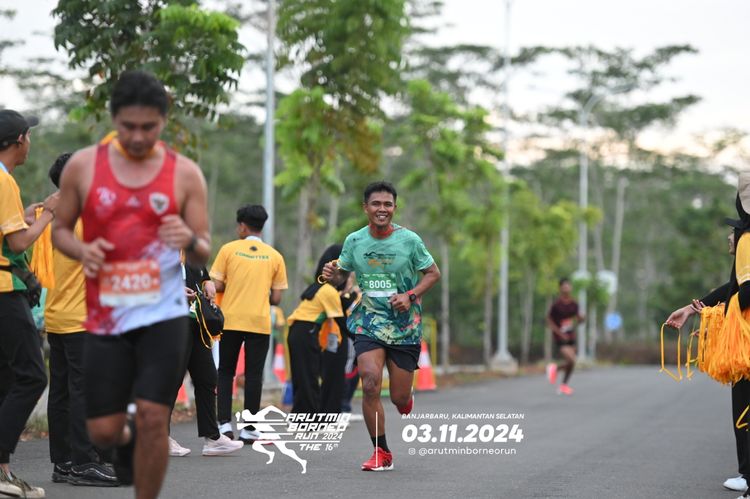 Race photo from Arutmin Borneo Run 2024
