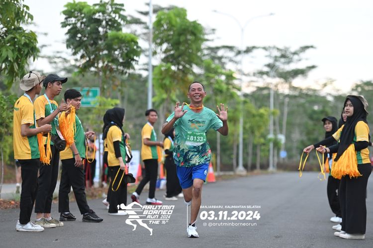 Race photo from Arutmin Borneo Run 2024