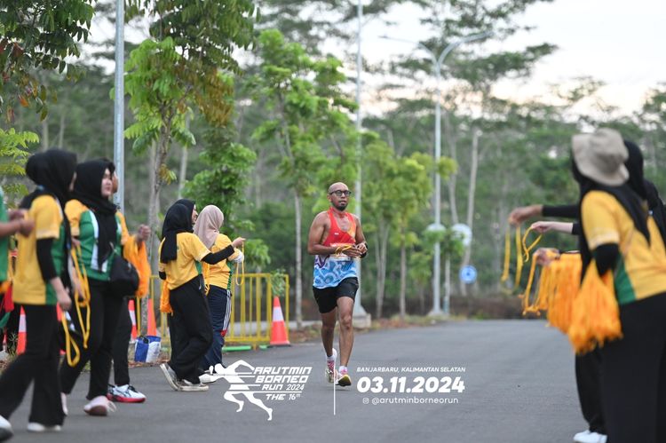 Race photo from Arutmin Borneo Run 2024