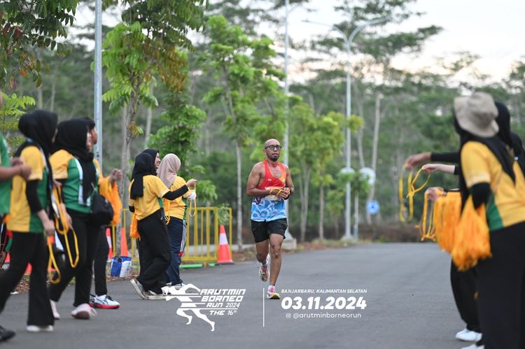 Race photo from Arutmin Borneo Run 2024
