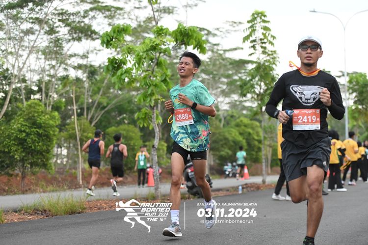 Race photo from Arutmin Borneo Run 2024