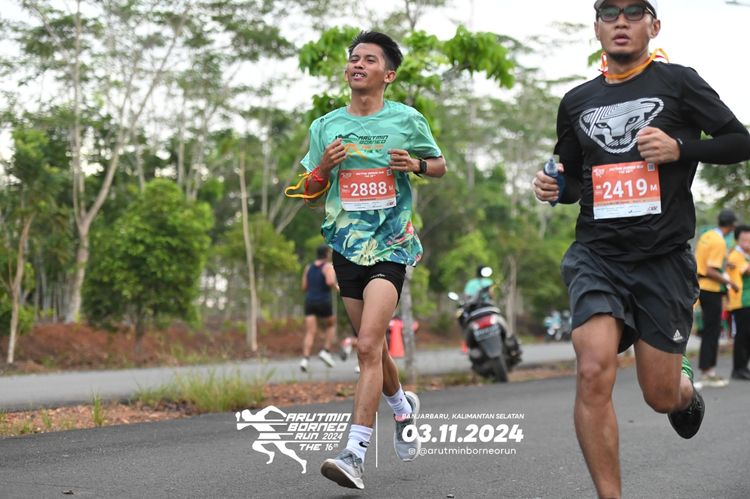 Race photo from Arutmin Borneo Run 2024