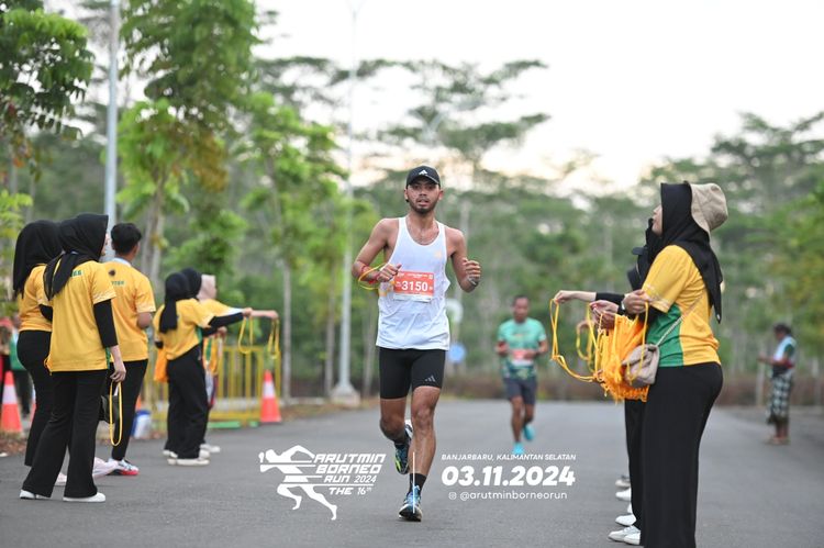Race photo from Arutmin Borneo Run 2024
