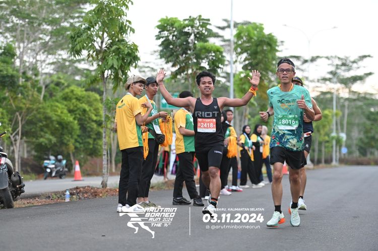 Race photo from Arutmin Borneo Run 2024