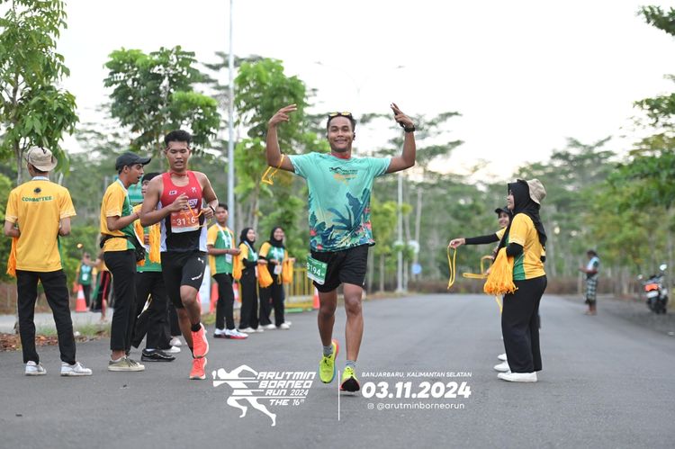 Race photo from Arutmin Borneo Run 2024