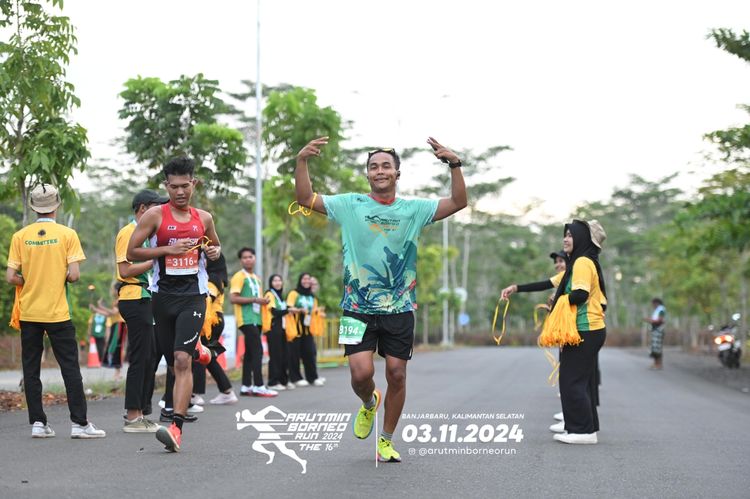 Race photo from Arutmin Borneo Run 2024