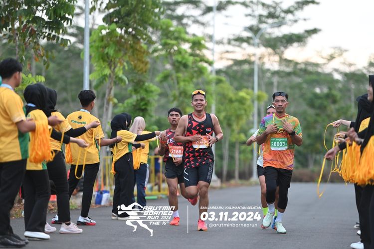 Race photo from Arutmin Borneo Run 2024