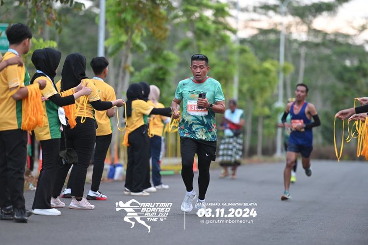 Race photo from Arutmin Borneo Run 2024