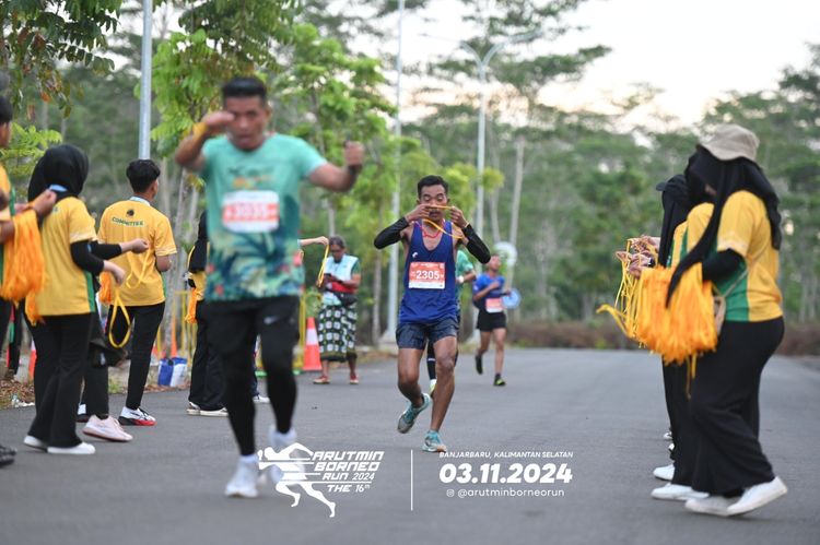Race photo from Arutmin Borneo Run 2024