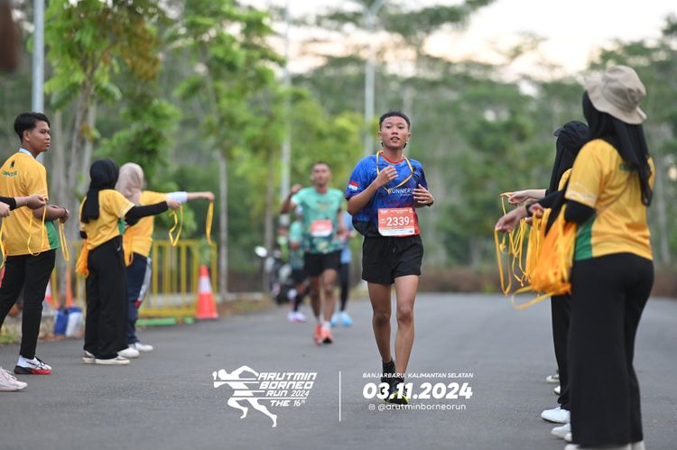Race photo from Arutmin Borneo Run 2024