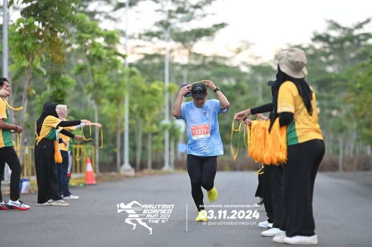 Race photo from Arutmin Borneo Run 2024