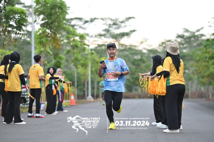Race photo from Arutmin Borneo Run 2024