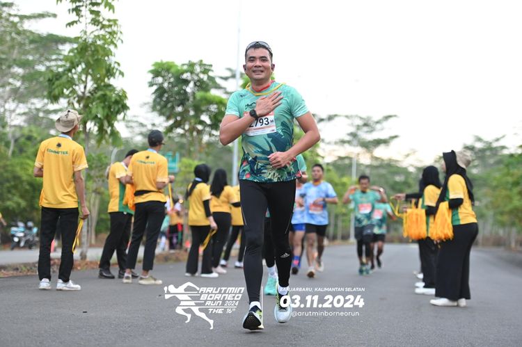 Race photo from Arutmin Borneo Run 2024