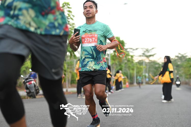 Race photo from Arutmin Borneo Run 2024