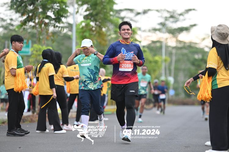 Race photo from Arutmin Borneo Run 2024