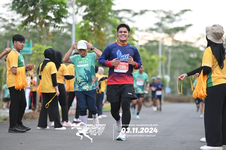 Race photo from Arutmin Borneo Run 2024