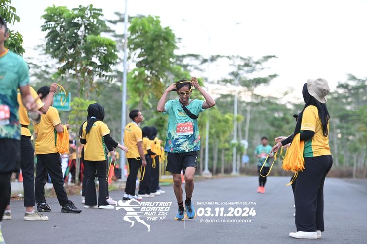 Race photo from Arutmin Borneo Run 2024