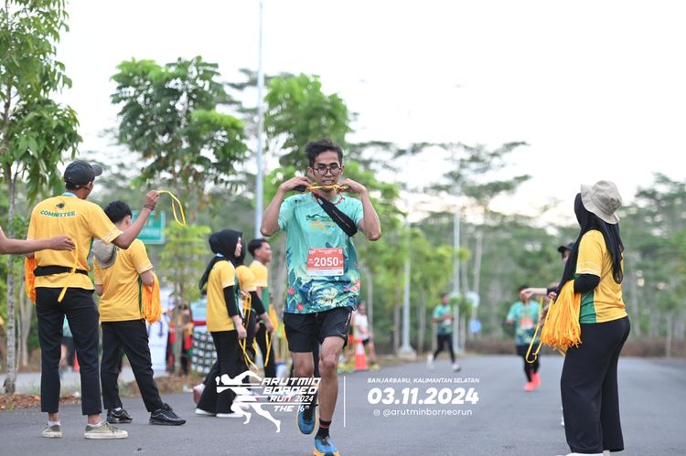 Race photo from Arutmin Borneo Run 2024