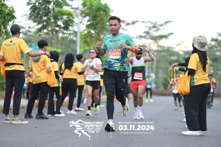 Race photo from Arutmin Borneo Run 2024