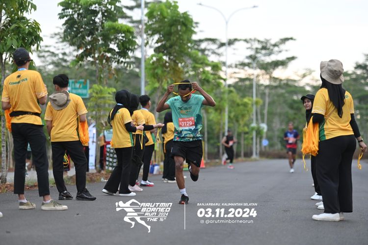 Race photo from Arutmin Borneo Run 2024